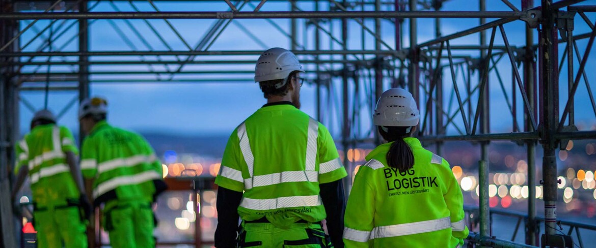 Bygglogistik, lampor över stad. 